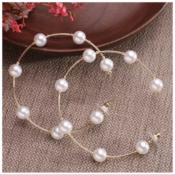 🎁 Pearl Hoop Earrings - Picture 5 of 7